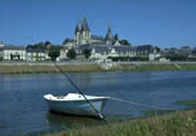 Loire chateaux tour cycling