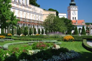 Cesky Krumlov Vienna to Prague Hiking Tour self-guided Hiking