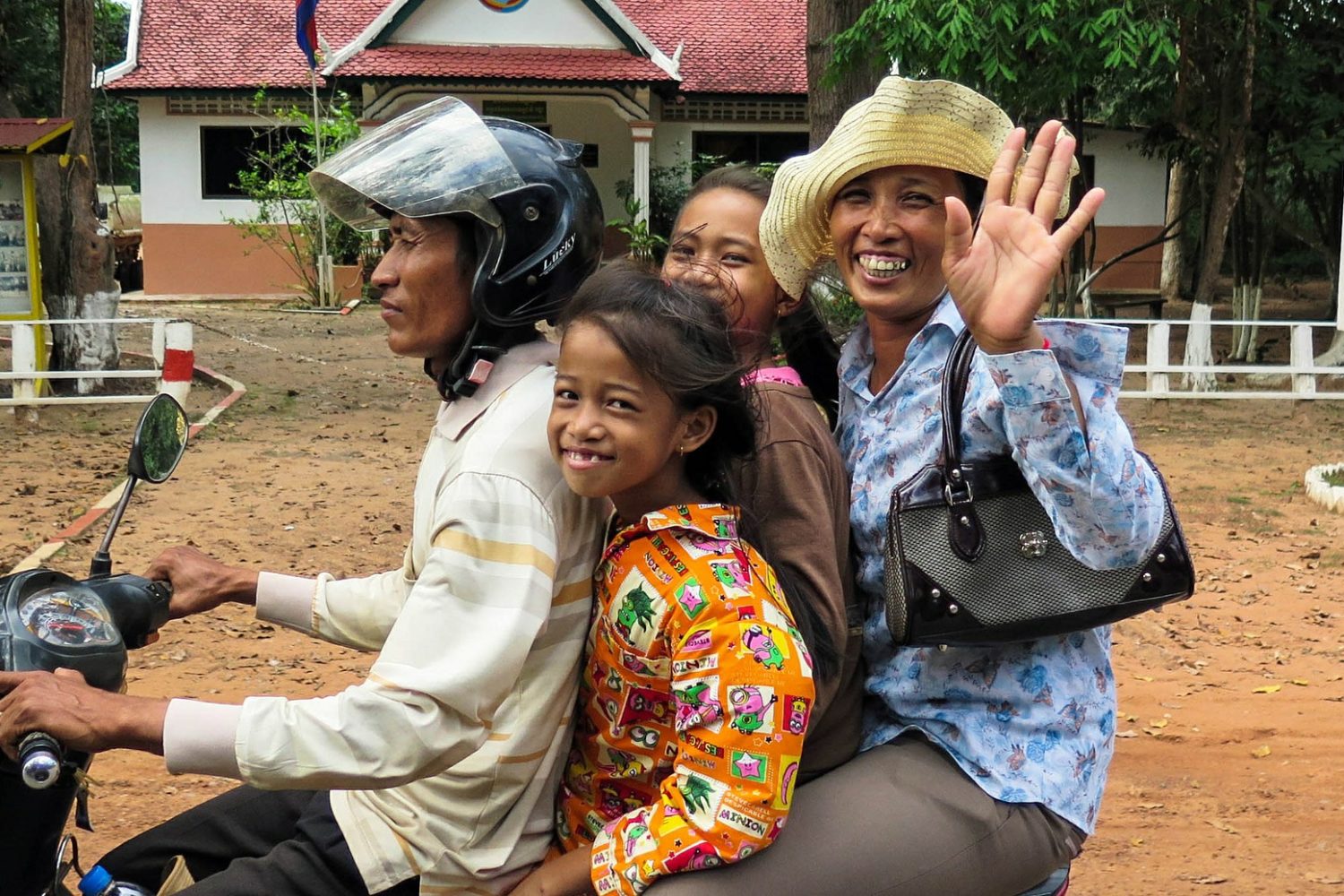Passing by friendly localas in Siem Reap